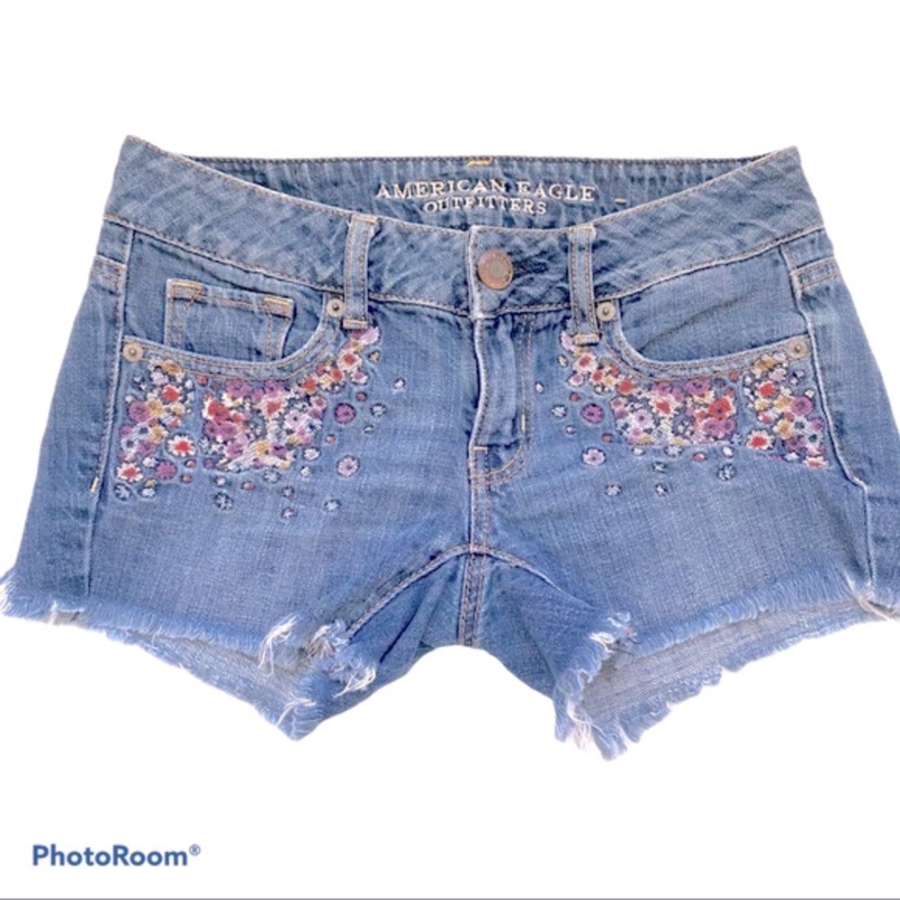 American Eagle Outfitters Denim Shorts Embroidered Floral Frayed Zip Fly Size 00